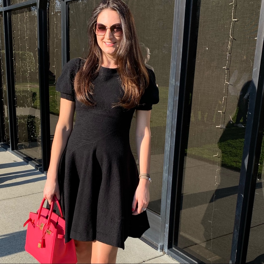 Meet your Posher, Moni